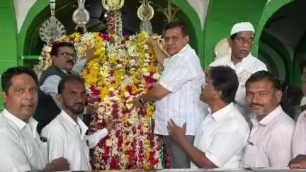 नगर: बारा इमाम कोटला येथे जिल्हा काँग्रेस कमिटीच्या वतीने मोहरमनिमित्त चादर अर्पण