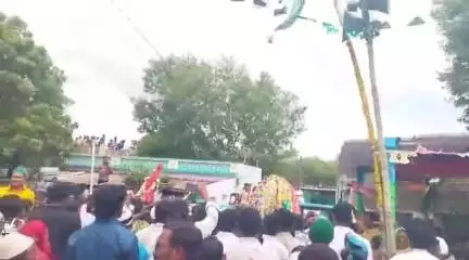 ఆత్మకూరు: ముస్తాపురంలో బంగారు పీరు ఊరేగింపు కార్యక్రమంలో అధిక సంఖ్యలో పాల్గొన్న భక్తులు
