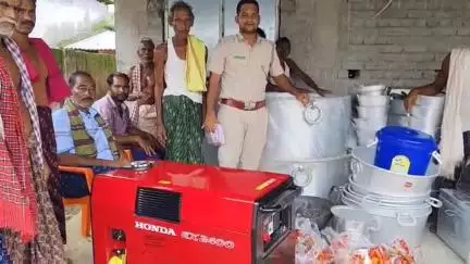 ତାଳଚେର ସଦର: ବ୍ରହ୍ମପୁର ଭିଏସଏସକୁ ବିଭିନ୍ନ ପ୍ରକାର ସରଞ୍ଜାମ ପ୍ରଦାନ କଲା ଅନୁଗୋଳ ବନ ବିଭାଗ