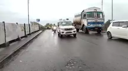 अकोला: शहरातील विविध मार्गावरून आगामी सण-उत्सवानिमित्त पोलिसांचा मोटरसायकलद्वारे रूट मार्च