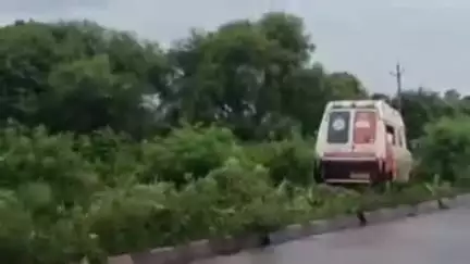 ବାଣପୁର: ସୋଲେରୀ ବାଇପାସ ନିକଟରେ ପ୍ରାଣୀ ଚିକିତ୍ସା ଆମ୍ବୁଲାନ୍ସ ଦୁର୍ଘଟଣା, ଚାଳକ ଆହତ