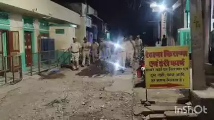 पोकरण: आगामी मोहर्रम पर्व को देखते हुए पोकरण पुलिस ने वार्ड संख्या एक सहित अन्य स्थानों से निकाला फ्लैग मार्च