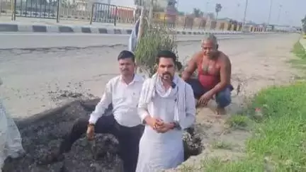 चंदौली: मिल्कीपुर गांव के पास राष्ट्रीय राजमार्ग पर धंसी सड़क, नाले के पास होने से बढ़ा दुर्घटना का खतरा