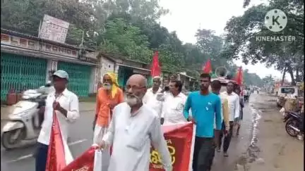 ঝালদা ২: ৯ জুলাই সাধারণ ধর্মঘটকে সফল করতে কোটশিলাতে বামপন্থী ট্রেড ইউনিয়ন গুলির মিছিল