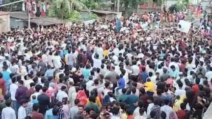 গোয়ালপোখর ২: চাকুলিয়া থানার বসতপুর এলাকায় মহরম উপলক্ষে কারবালার আয়োজন পরিদর্শন করলেন অতিরিক্ত পুলিশ সুপার ও এসডিপিও