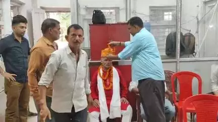 बेलागंज: बेलागंज स्थित उप डाकघर में सेवानिवृत्त कर्मी के सम्मान में शनिवार को विदाई समारोह का आयोजन