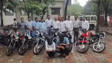 वाशिम: सात मोटारसायकलीसह दोन मोटारसायकल चोरटे पोलिसांच्या जाळ्यात, स्थानिक गुन्हे शाखेची कारवाई