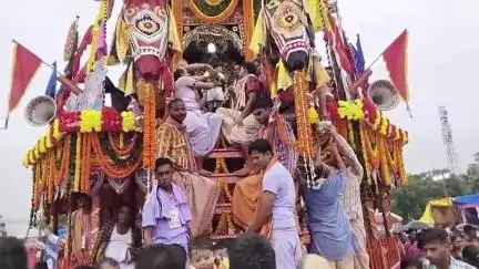 ଭଟଲି: ପଶ୍ଚିମଓଡିଶାର ଶ୍ରୀକ୍ଷେତ୍ର ଭଟଲୀ ର ଦଧିବାମନ ଜୀଉଙ୍କ ଆଜି ବାହୂଡାଯାତ୍ରା ମହାସମାରୋହରେ ଅନୁଷ୍ଠିତ ହୋଇଛି  ।ଯୋଗଦାନ କଲେ ହଜାର ହଜାର ଭକ୍ତ