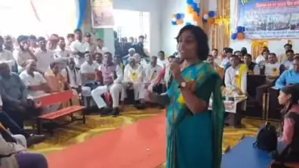 सिवनी: धनौरा में 'गिफ्ट अ डेस्क' अभियान के तहत कार्यक्रम आयोजित, सिवनी कलेक्टर हुईं शामिल