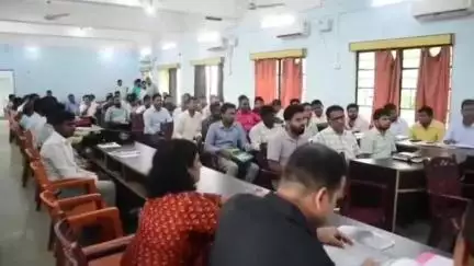 कहलगांव: बाराहाट: शारदा पाठशाला,कहलगांव में पुनरीक्षण कार्यक्रम को लेकर जिलाधिकारी ने बैठक कर दिए कई दिशा निर्देश