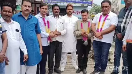 गदरपुर: गूलरभोज मोड़ के व्यापारियों को जल भराव से मिलेगी निजात, पालिकाध्यक्ष ने नए नाले का शिलान्यास किया