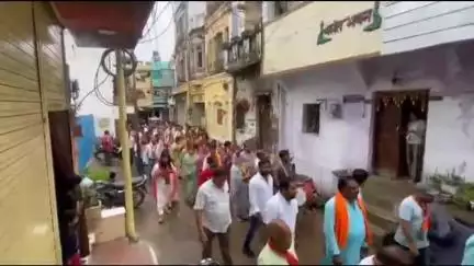 सिवनी: विधायक और भाजपा जिलाध्यक्ष ने सुभाष वार्ड में किया जनसंपर्क