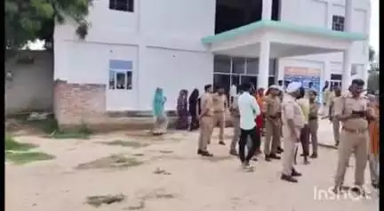 कुंडा: मवई स्थित नर्सिंग होम के पीछे करंट की चपेट में आने से मजदूर की मौत, परिवार के आक्रोशित सदस्यों ने किया हंगामा