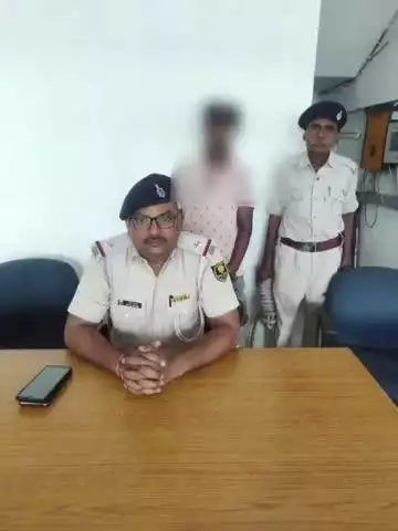 गुरुआ: गुरुआ पुलिस को मिली बड़ी सफलता, लेवी मांगने वाला नक्सली महादेव स्थान से गिरफ्तार, जेल भेजा गया