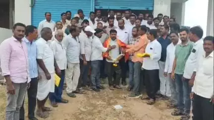 సిరిసిల్ల: తంగళ్ళపల్లి మండల యాదవ సంఘం అధ్యక్షునిగా బండి దేవేందర్ యాదవ్ ఎన్నిక