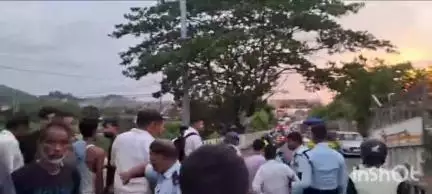 গুৱাহাটী: নুনমাটিৰ মঠঘৰীয়াত উৰণীয়া সেতুত  ভয়ংকৰ পথ দুৰ্ঘটনা,তীব্ৰবেগী দুচকীয়া বাহনৰ খুণ্ডাত আহত এজন যুৱক