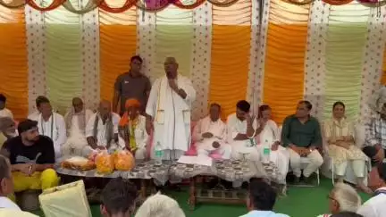 डीग: गृह राज्य मंत्री जवाहर सिंह बेढ़म 'मंत्री आपके द्वार' के तहत गांव पान्हौरी पहुंचे, सांस्कृतिक कार्यक्रम में की शिरकत