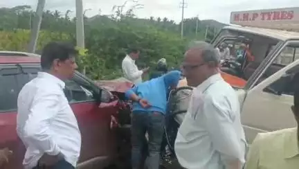 ರಾಣೇಬೆನ್ನೂರು: ಅರೇಮಲ್ಲಾಪುರ ಗ್ರಾಮದ ಬಳಿ ಕಾರ್ ಮತ್ತು ಟಾಟಾ ಎಸ್ ನಡುವೆ ಅಪಘಾತ