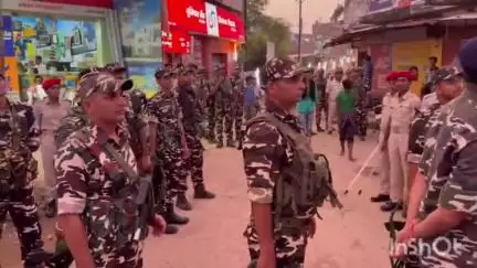 लखीसराय: मोहर्रम की पूर्व संध्या पर डीएम-एसपी के नेतृत्व में शहर में निकाला गया फ्लैग मार्च