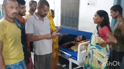 नवादा: मसूदा गांव में 40 फीट ऊंचे तार के पेड़ से गिरा एक युवक, नवादा के अस्पताल में कराया गया भर्ती