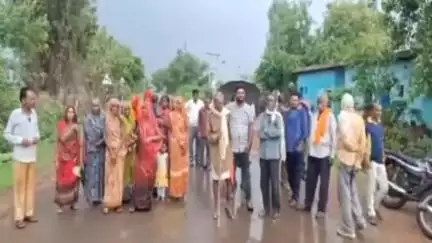 दमोह: रानगिर में गोशाला निर्माण के लिए भूमि अधिग्रहण से परेशान ग्रामीणों ने कलेक्टर से लगाई न्याय की गुहार #jansamasya