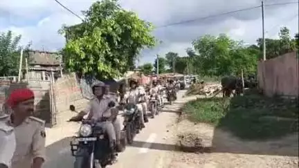 पताही: मुहर्रम पर्व को लेकर एएसपी मोहिबुल्लाह अंसारी के नेतृत्व में पताही थाना क्षेत्र में निकाला गया भव्य फ्लैग मार्च