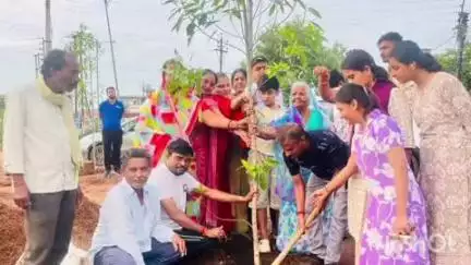 बेमेतरा: बेमेतरा शहर के वार्ड क्र. 12 में स्व. दीपेश जैन की स्मृति में पौधा रोपण कार्यक्रम में नगर पालिका अध्यक्ष शामिल हुए