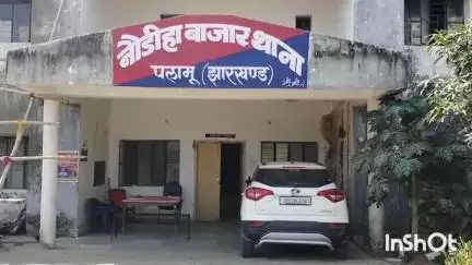 नौडीहा बाज़ार: नौडीहा बाजार: अंचल अधिकारी ने बिना चालान का हाइवा ज़ब्त किया
