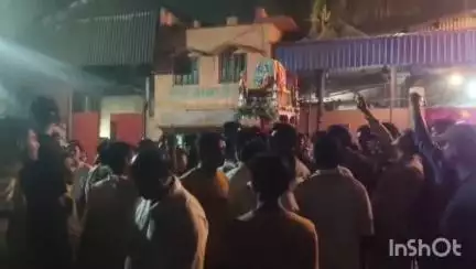 ডোমজুড়: ডোমজুড়ের কাটলিয়া এলাকায় রথ যাওয়ার সময় দুই গোষ্ঠীর মধ্যে বচসা ও ধাক্কাধাক্কি ঘটনাস্থলে ডোমজুড় থানার বিশাল পুলিশ