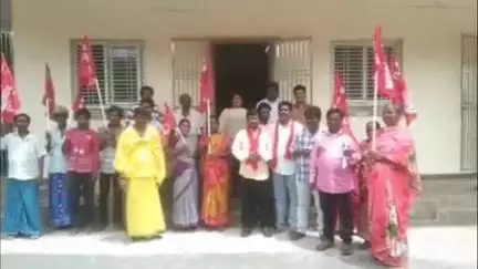 పట్టణంలోని విద్యుత్ సబ్స్టేషన్ కార్యాలయం వద్ద సిపిఐ ఆధ్వర్యంలో స్మార్ట్ మీటర్లకు వ్యతిరేకంగా నిరసన