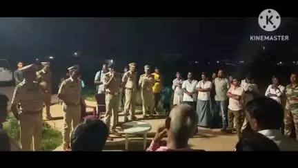 మంచిర్యాల: రాజీవ్ నగర్లో కార్డెన్ సెర్చ్ నిర్వహించి సరైన దృపత్రాలేని 30 ద్విచక్ర వాహనాలు, మద్యం బాటిలను స్వాధీనం చేసుకున్న పోలీసులు