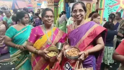 బెల్లపువీధి కన్యకా పరమేశ్వరి అమ్మవారి సన్నిధిలో పూరి జగన్నాథ స్వామి కి 500 రకాల పిండి వంటకాలు సమర్పించిన మహిళలు