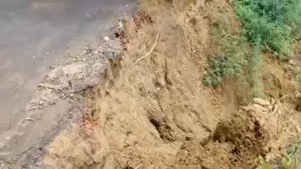 সাব্রুম: সাব্রুম থেকে শিলাছড়ি যাওয়ার রাস্তাটি সংস্কারের অভাবে খারাপ হয়ে আছে,দ্রুত সংস্কারের দাবি #jansamasya