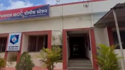 शिरूर: रांजणगाव येथे काही कारण नसताना मारहाण करणाऱ्या तिघांवर रांजणगाव पोलीस ठाण्यात गुन्हा दाखल