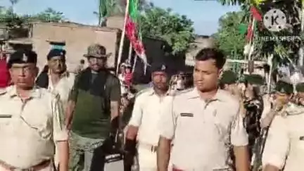 कुढ़नी: तुर्की थाना क्षेत्र में मुहर्रम पर्व को लेकर निकाला गया फ्लैग मार्च