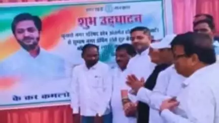 बेरमो: विधायक जयमंगल सिंह ने ढोरी स्टाफ क्वार्टर से बेरमो सीमा तक मॉडर्न स्ट्रीट लाइट का किया शुभारंभ