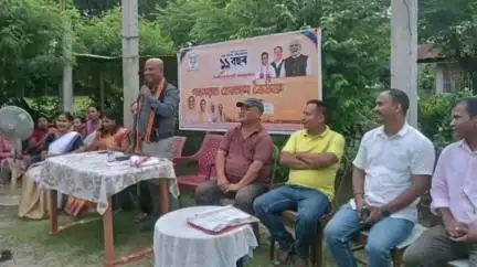মৰাণ: ডুলিয়া কাকতি পঞ্চায়তৰ চাংমাইগৰীয়া গাঁৱৰ চোতাল বৈঠকত ৩ শতাধিক ৰাইজৰ উপস্থিতিত অংশগ্ৰহণ কৰে বিধায়ক চক্ৰধৰ গগৈয়ে