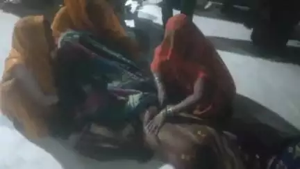 ब्रेकिंग ललितपुर 

जिला_अस्पताल में गर्भवती महिला ने बाहर ही दिया बच्चे को जन्म गर्भवती महिला को नहीं देखा किसी भी स्टाफ