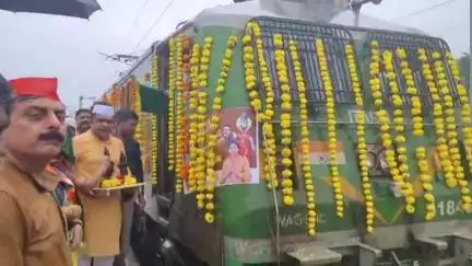 भुसावळ: खानदेश विदर्भातील वारकरी भुसावळ रेल्वे स्टेशन वरून मोफत ट्रेने पंढरीला निघाली मंत्री रक्षा खडसे यांनी हिरवी झेंडी दाखवली
