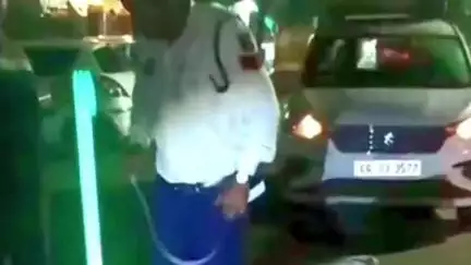 मस्तुरी: यातायात पुलिस का 'रेडियम पट्टी अभियान', मवेशियों को सड़क दुर्घटनाओं से बचाने के लिए लगाया गया रेडियम पट्टी