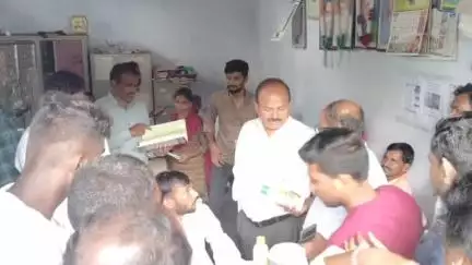 అసిఫాబాద్: జిల్లా యూరియా కొరత లేదు: ఆసిఫాబాద్ జిల్లా అదనపు కలెక్టర్ డేవిడ్