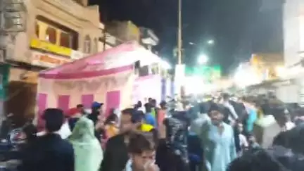 झालरापाटन: झालावाड़ में मुहर्रम पर मुस्लिम समाज और युवा चौधरी हुसैनी कमेटी ने बड़ा बाजार में छबील और हलीम बनाकर किया तक़सीम