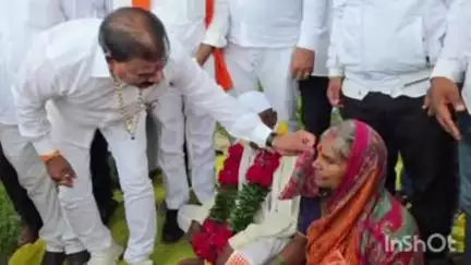 अहमदपूर: साक्षात विठ्ठल-रुक्मिणीचं दर्शन. आमदार संजय गायकवाड यांनी हडोळती येथील वृद्ध शेतकरी दाम्पत्याला भेटून दिली प्रतिक्रिया
