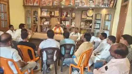 तुलसीपुर: प्राथमिक शिक्षक संघ ने विधायक तुलसीपुर कैलाश नाथ शुक्ला को ज्ञापन दिया, उन्होंने मुख्यमंत्री तक पहुंचाने का दिया आश्वासन