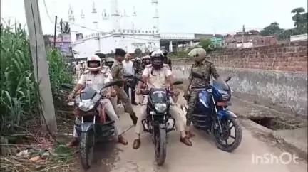 हिसुआ: मोहर्रम पर्व को लेकर हिसुआ में निकला फ्लैग मार्च, जुलूस में हथियार लेकर निकलने वालों पर होगी कार्रवाई
