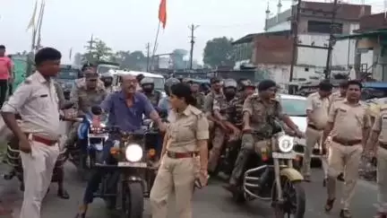 बाघमारा/कतरास: मोहर्रम पर्व को लेकर राजगंज के उग्रवाद प्रभावित इलाकों में पुलिस ने मोटरसाइकिल से किया फ्लैग मार्च