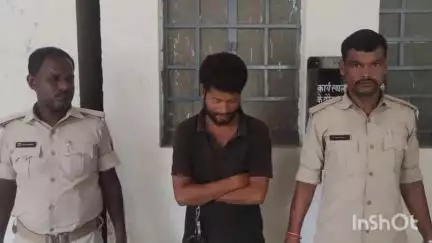 मधेपुरा: सदर बाजार के सुभाष चौक से पोक्सो एक्ट का फरार अभियुक्त सोनू कुमार सदर थाना पुलिस द्वारा गिरफ्तार