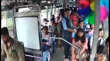 വൈക്കം: അച്ചിനകത്ത് ബസും ട്രാവലറും കൂട്ടിയിടിക്കുന്നതിന്റെ സി.സി.ടി.വി ദൃശ്യം പുറത്ത്