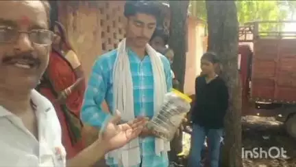 गोहद: शासकीय माध्यमिक विद्यालय चंबल कॉलोनी गोहद में निकला सांप, वन कर्मचारी ने रेस्क्यू कर पकड़ा