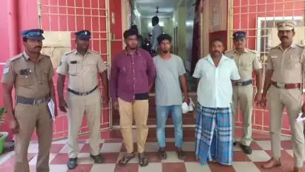 விக்கிரவாண்டி: அரளி விதையை அரைத்து குடித்து முண்டியம்பாக்கம் GHல் சிகிச்சை பெறும் நபரை கொலை செய்ய காரில் பட்டா கத்தியுடன் சென்ற 3 பேர் கைது